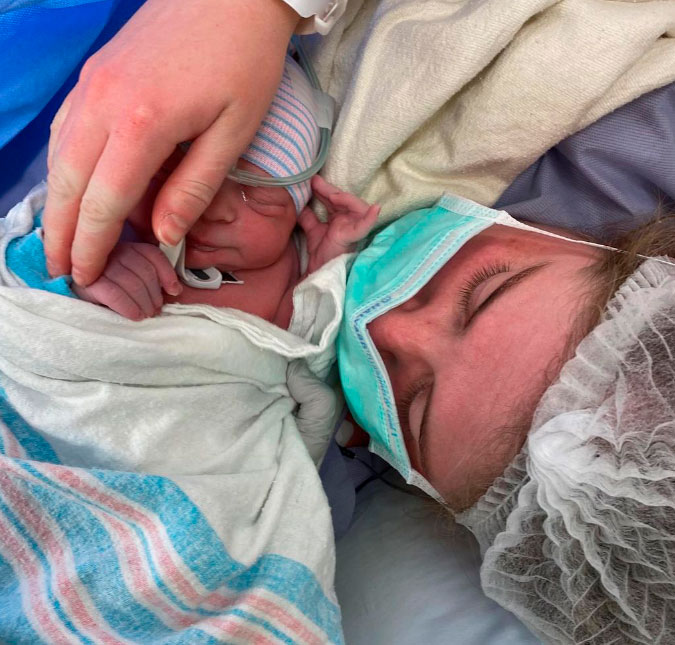 Meghan Trainor dá à luz Riley, seu primeiro filho com o ator Daryl Sabara