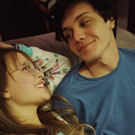 Após fim de namoro com Leo Cidade, Larissa Manoela se pronuncia: <i>Fomos muito felizes</i>