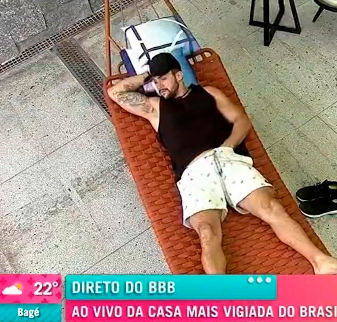 Arthur do <i>BBB</i> é flagrado com a mão nas partes íntimas em entrada ao vivo no <i>Mais Você</i>