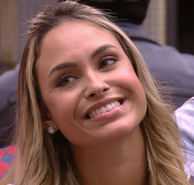Equipe de Sarah se posiciona após <i>sister</i> polemizar com fala sobre vítimas da Covid-19 no <i>BBB21</I>