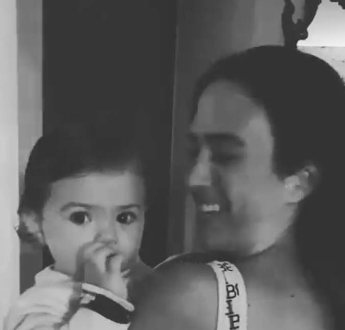 Tatá Werneck mostra a filha falando <i>Tatá</i> e brinca: <i>Vamos ver quanto tempo leva pro Werneck</i>; assista!