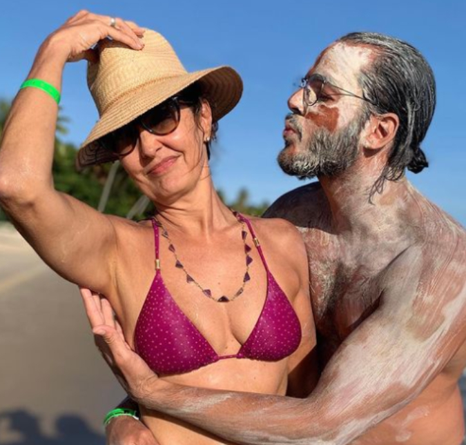 Túlio Gadêlha posta foto de banho de argila e Fátima Bernardes dispara: <I>Como resistir?</i>