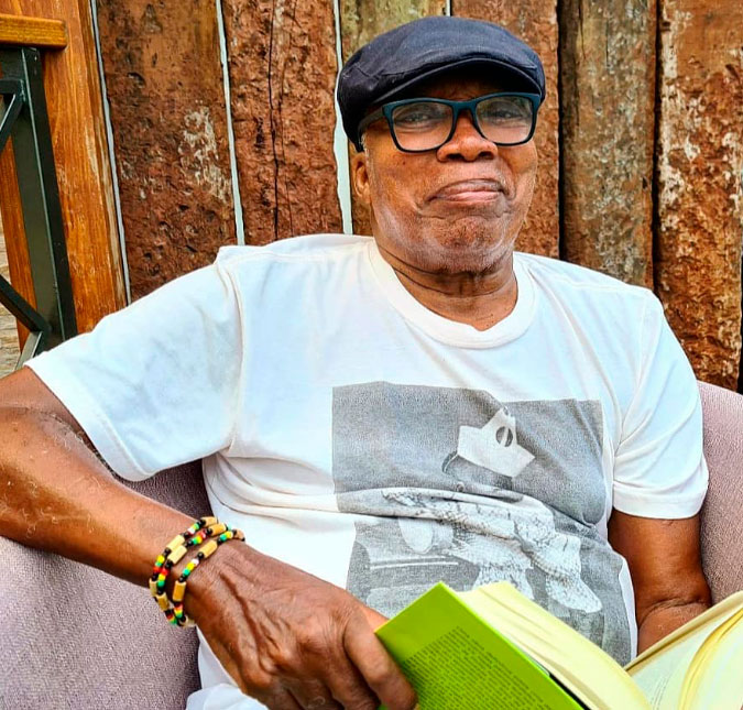 Milton Nascimento aparece com novo visual após 25 anos