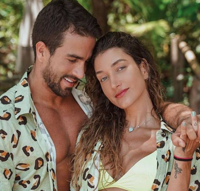 Gabriela Pugliesi, ao falar do fim de seu casamento com Erasmo Viana, indicou que congelou os óvulos após tentar engravidar por um ano e três meses: - Eu vivi tudo isso sozinha e com o Erasmo, que também queria muito ter um filho. Os dois queriam muito. Ele estava tanto do meu lado, que esse mês agora teve um acontecimento e eu terminei meu casamento. Eu estou resumindo muito. Eu tive uma decepção, mas não vou entrar nessa história, porque não é sobre isso. Terminei meu casamento e antes de chorar, a primeira coisa que eu fiz foi ligar para minha médica para começar o processo de congelar meus óvulos. E, sinceramente, eu acho isso importante: se eu soubesse, teria congelado com 20 e poucos anos. Ainda tenho sonho de ser mãe. Entenda a história toda aqui.