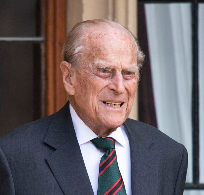 Príncipe Philip, de 99 anos de idade, continua internado para tratar infecção