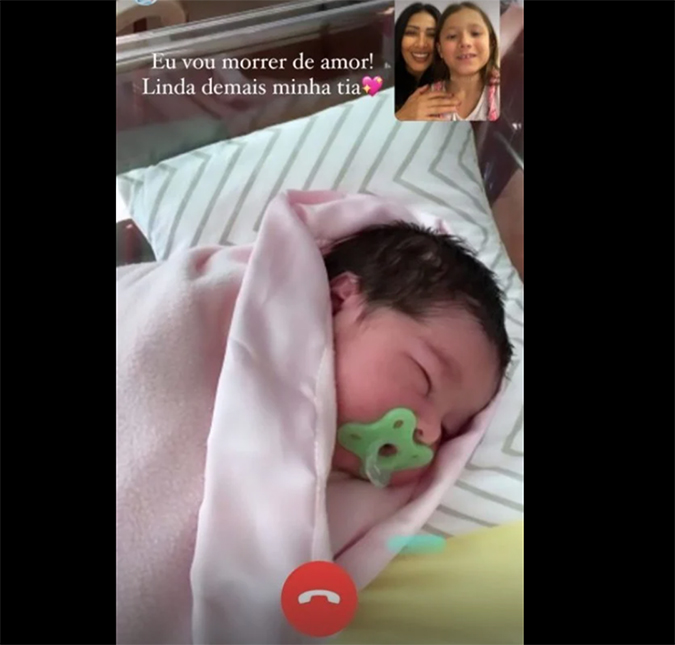 Simaria conhece a filha de Simone e se derrete pela pequena, enquanto Kaká Diniz mostra a sertaneja prestes a dar à luz; assista!