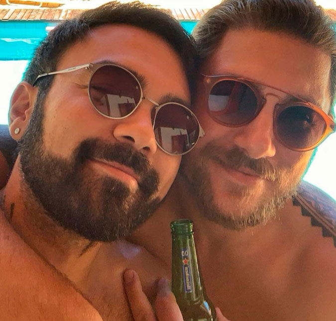 Mauro Sousa, filho de Maurício de Sousa, posta foto com marido e comenta perda de seguidores