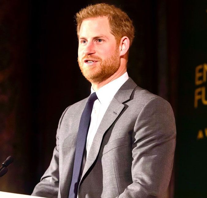 Em entrevista para James Corden, o Príncipe Harry abriu o coração e contou o motivo de ter abandonado a realeza com a esposa, Meghan Markle: - - Eu nunca iria abandonar - estava recuando em vez de abandonar. Era um ambiente realmente difícil, como muitas pessoas viram. Todos nós sabemos como pode ser a imprensa britânica. Isso estava destruindo minha saúde mental. Era tóxico