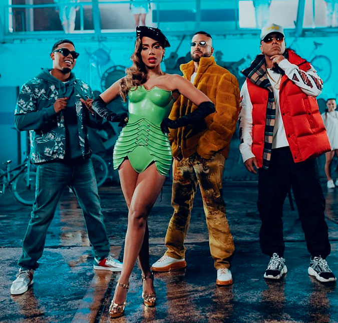 Anitta aparece deslumbrante em clipe de <i>Mi Niña Remix</i> ao lado de Maluma, Wisin e Myke Towers; assista!
