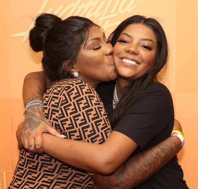 Pai de Ludmilla diz que perdeu auxílio da filha e não tem mais acesso a ela e mãe da cantora detona: <i>- Você foi preso oito vezes assaltando</i>