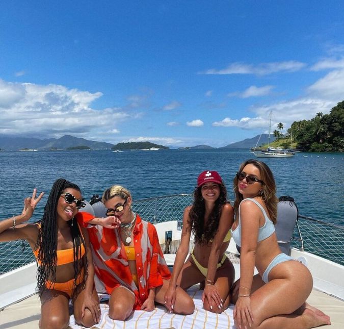 A amizade também floresceu entre Manu Gavassi, Thelma Assis e Rafa Kalimann, do BBB20! A conexão entre elas foi tanta, que mesmo após quase um ano de reality, as três marcaram de passar o Ano Novo juntinhas em uma ilha deserta. Amizade para a vida, né?