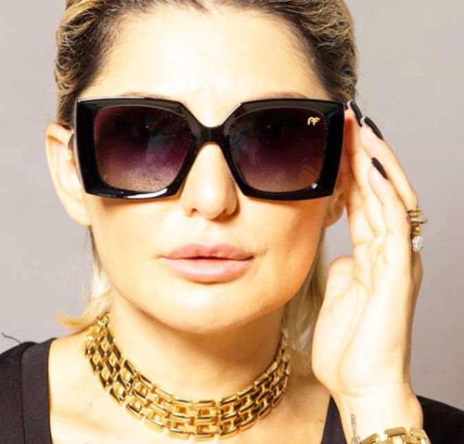 Antonia Fontenelle mostra número de Eduardo Costa sem querer durante <I>live</i>