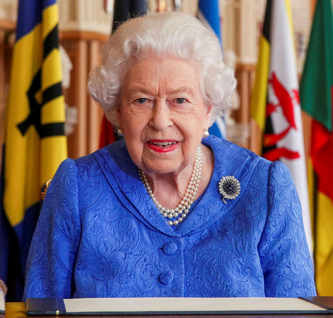 Rainha Elizabeth II fala sobre <i>dedicação ao dever</i> horas antes de entrevista de Harry e Meghan