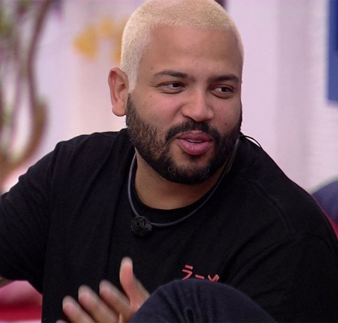 Em conversa com Carla Diaz e Pocah, Projota diz desconfiar de paredão falso: <I>- Ouvi marteladas lá em cima</I>