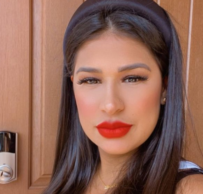 Simone revela que Zaya tem uma marquinha no rosto e explica: <I>Charme!</i>