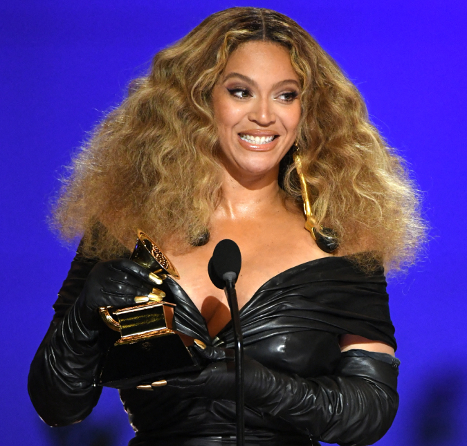 Rainha faz assim! Beyoncé é a maior artista feminina a ganhar prêmios em toda a história do <I>Grammy Awards</i>