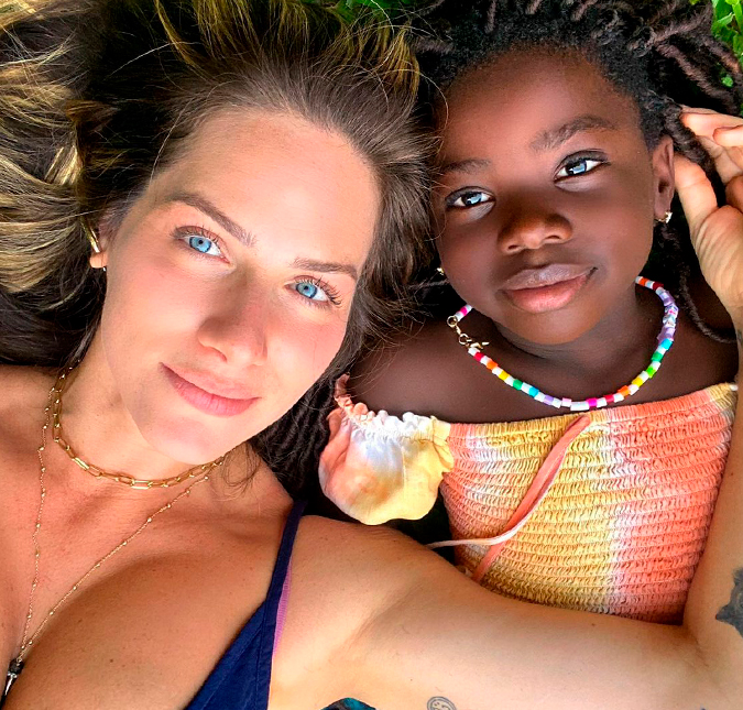 Giovanna Ewbank faz <i>tour</i> pelo quarto de Titi e revela: <i>- Ganha bonecas que são inspiradas nela</i>; confira o vídeo!
