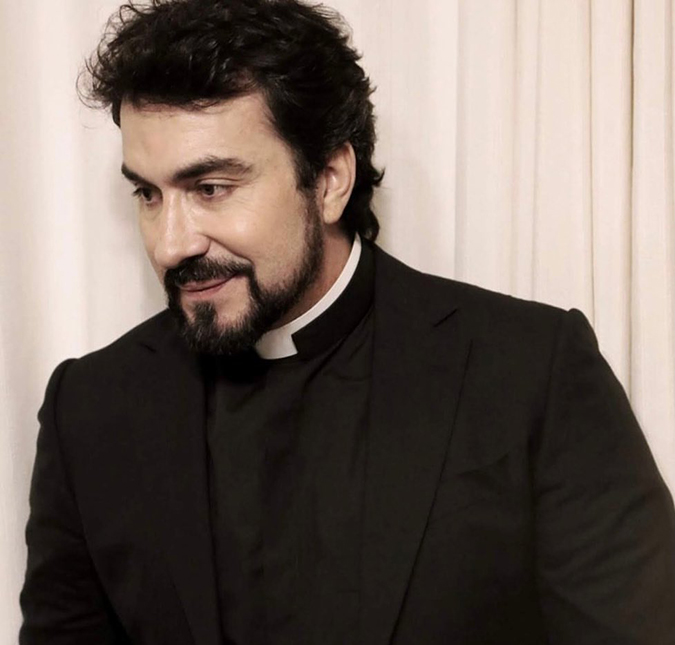 Padre Fábio de Melo fala sobre saúde da mãe, internada com Covid-19: <i>Ela está na UTI</i>