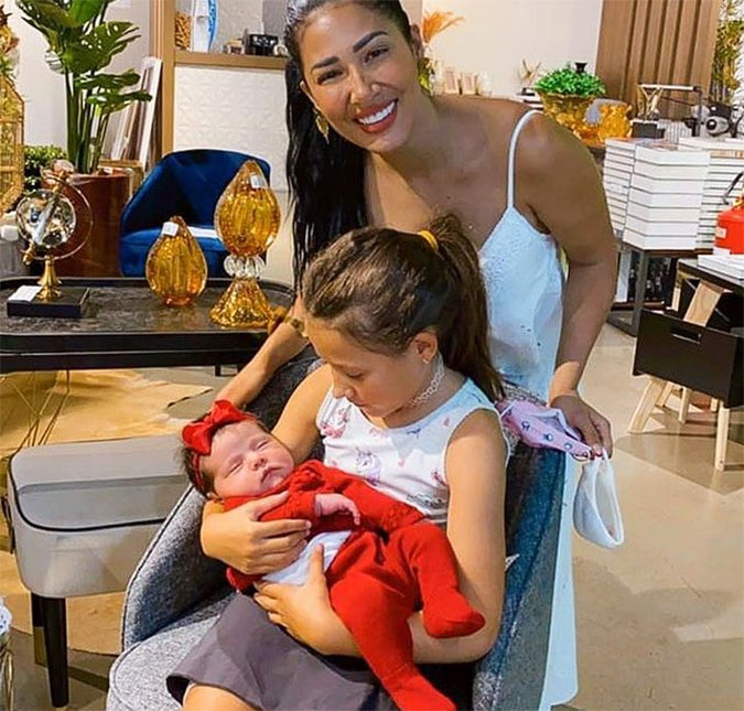 Finalmente! Simaria conhece a sobrinha Zaya, filha da irmã Simone: <I>Titia ama muito</I>