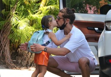 José Loreto leva filha para a escola e se despede com beijinho; veja as fotos!