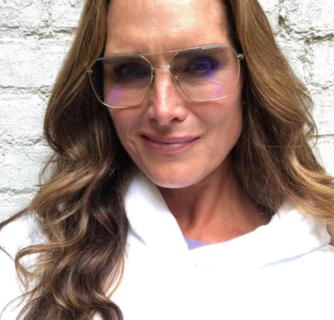 Após fraturar o fêmur, Brooke Shields fala sobre a luta para voltar a andar
