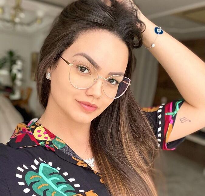 Suzanna Freitas, filha de Kelly Key, revela ter feito cirurgia plástica: </i>Meus seios estavam desproporcionais</i>
