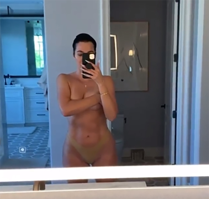Após ter foto sem edição vazada na <i>web</i>, Khloé Kardashian mostra o corpo em vídeo e faz desabafo: <i>Não sou perfeita</i>