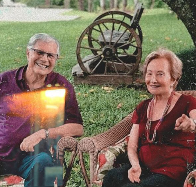 Vacinados contra a Covid-19, Tarcísio Meira compartilha clique ao lado de Glória Menezes; confira!