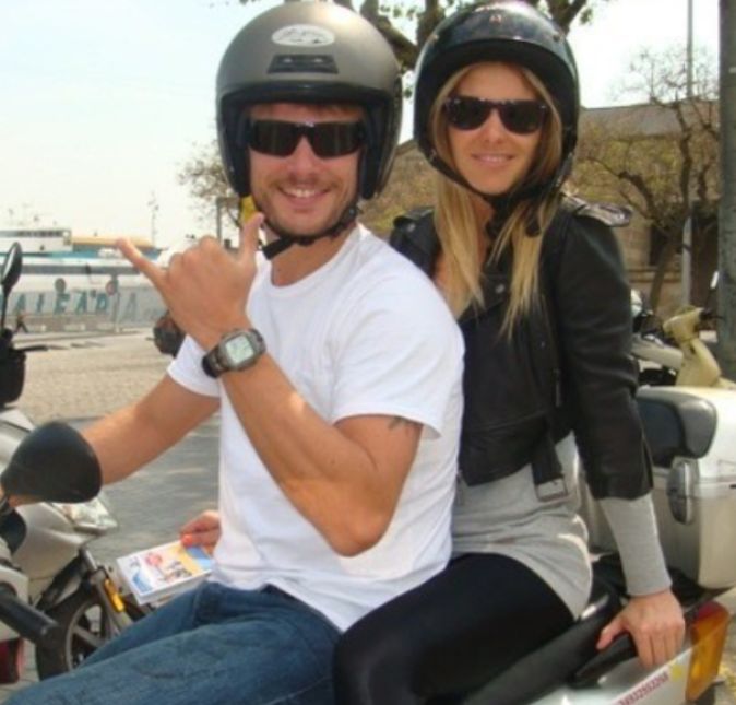 Rodrigo Hilbert adora ir até as redes sociais compartilhar clicks antigos do casal. Na legenda da foto em que os dois estão sentados de capacete e óculos em uma moto, o ator escreveu: Em algum lugar do passado com o meu amor Rodrigo Hilbert adora ir até as redes sociais compartilhar clicks antigos do casal. Na legenda da foto em que os dois estão sentados de capacete e óculos em uma moto, o ator escreveu: Em algum lugar do passado com o meu amor