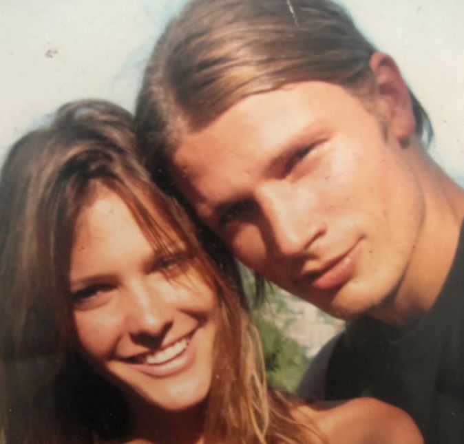 O apresentador já apareceu diversas vezes nas redes ostentando o seu lindo e antigo cabelão loiro. O apresentador já apareceu diversas vezes nas redes ostentando o seu lindo e antigo cabelão loiro.