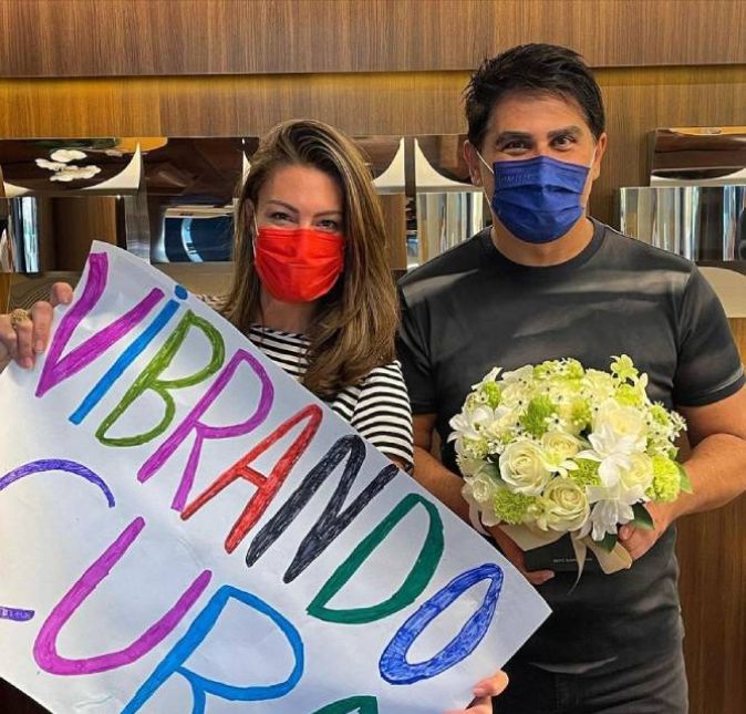 César Filho e Elaine Mickely ficaram doentes e, por precaução, foram internados em um hospital. O apresentador teve que lidar com a parte mais severa da doença e após realizar exames descobriu que estava com uma pneumonia bacteriana. Enquanto isso, ele seguiu tomando antibiótico intravenoso enquanto realizava reabilitação cardiopulmonar. Certa vez, ele teve que usar o Instagram para acabar com rumores e indicar que ele não estava na UTI: Por favor, não acredite em todo tipo de notícia. Existe sensacionalismo por parte de alguns. Isso desestabiliza meus familiares e aqueles que gostam de mim. (...) Fizemos uma nova tomografia do tórax. Foi identificada uma pneumonia bacteriana. Imediatamente recebi um novo antibiótico intravenoso e estou fazendo fisioterapia pulmonar. (...) Não estou na UTI. Sigo tratamento no quarto do hospital. Se Deus quiser, estamos no caminho da cura e de uma recuperação total. Muito obrigado pelo carinho, preocupação e orações!!!