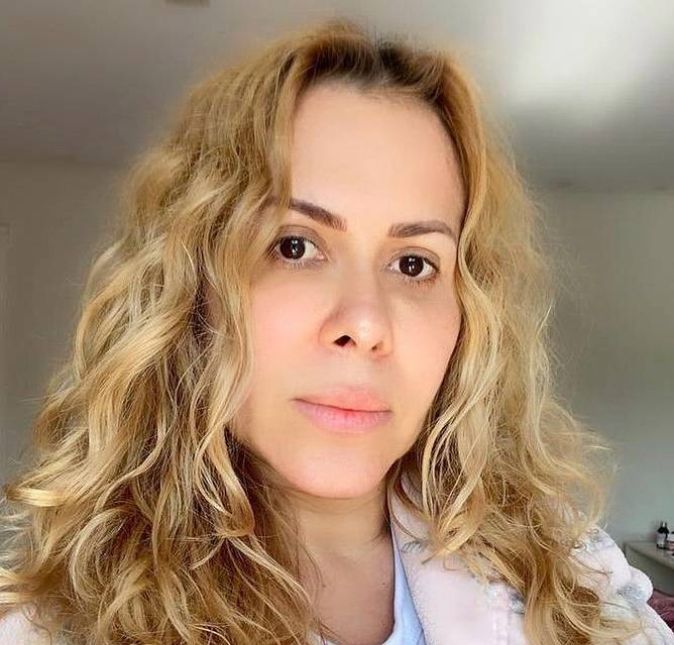 Joelma teve a doença de forma ainda mais grave e, meses depois, ainda não havia se recuperado totalmente e estava lidando com as sequelas da Covid-19. Em dezembro de 2020, em entrevista ao Encontro Com Fátima Bernardes, a cantora deu os detalhes: - Eu tô cuidando até agora, depois de cinco meses. Eu tô tratando das sequelas. Eu fico naquele efeito de incha e desincha. Tem hora que eu estou inchada, tem hora que eu estou desinchada. O Covid, quando eu peguei, eu fiquei maior que uma grávida de nove meses. Afetou a minha mente, a minha visão, fora o pulmão, intestino, estômago, deu febre também. O cabelo caiu muito, muito, muito. Eu senti muita coisa. Ela ainda disse: - Dois meses você fica de cama. Depois vou ainda vai cuidando das sequelas, você não está 100%. Eu não tô 100% ainda. Tô fazendo uma bateria de exames agora para tentar descobrir porque esse incha e desincha. Claro, não chega nem perto de quanto eu estava com Covid.