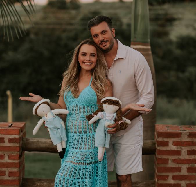Thaeme Mariôto está grávida de uma menina - e a novidade é revelada pela filha mais velha da cantora; assista!