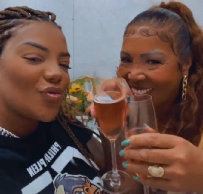 Ludmilla faz festa para a avó com música ao vivo e garçons e é detonada na <i>web: Rindo na cara da pandemia</i>