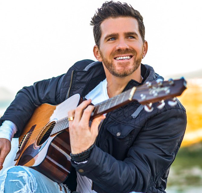 Cantor sertanejo tem bala alojada na cabeça há mais de 20 anos: <i>- Se tirar, fico cego ou surdo</i>