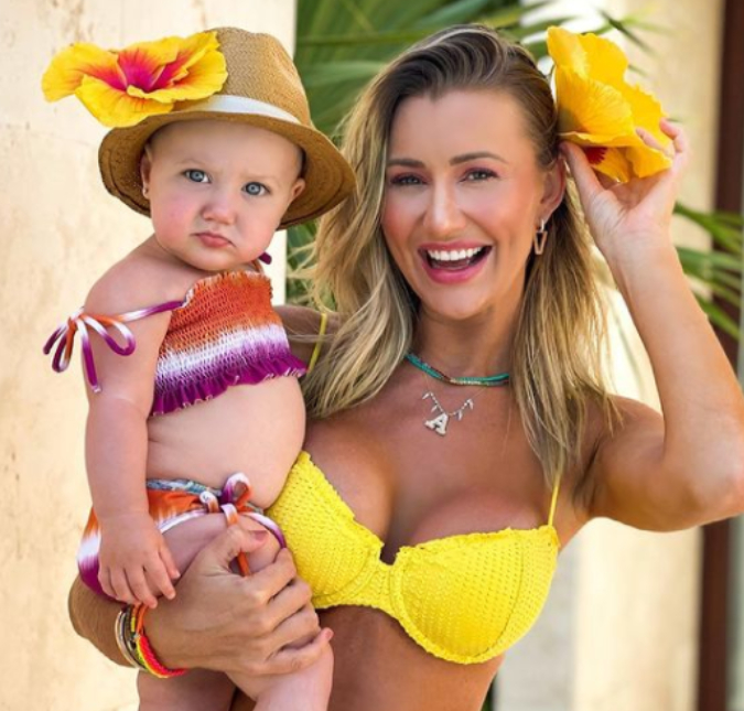 Ana Paula Siebert curte o México em família e posa ao lado da filha, Vicky