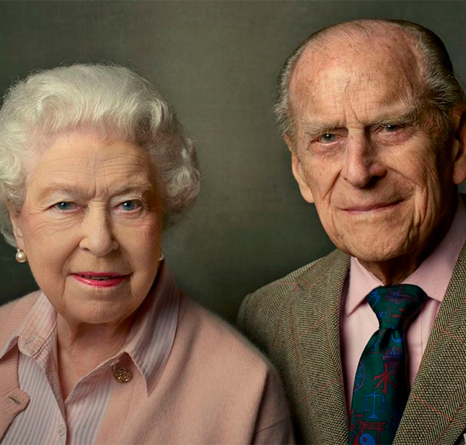 Corpo de Príncipe Philip será desenterrado depois que Rainha Elizabeth II morrer, diz <i>site</i>