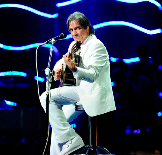 Prestes a completar 80 anos de idade, Roberto Carlos está com vários projetos para o próximo ano; confira