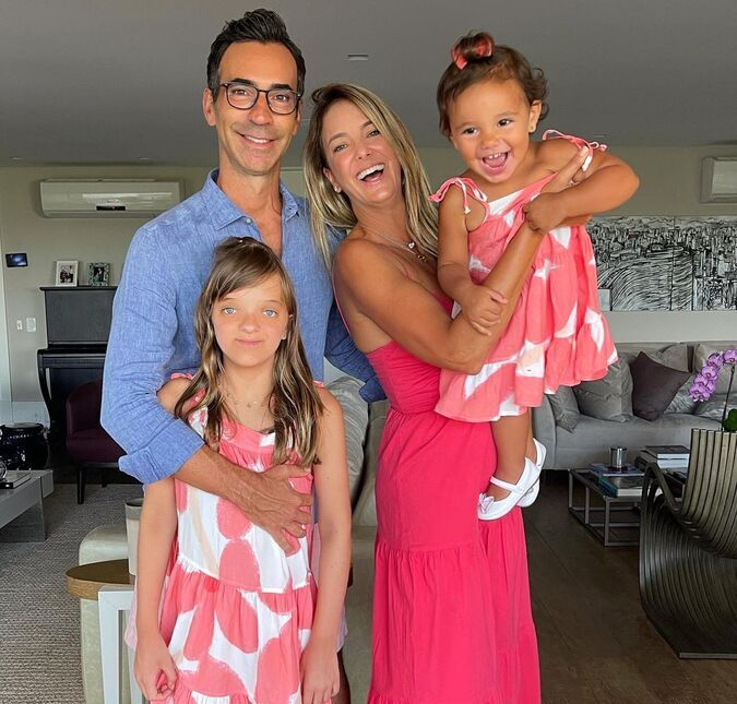 César Tralli se derrete com Rafaella Justus e Manuella tocando piano juntas: <i>Tocam meu coração</i>