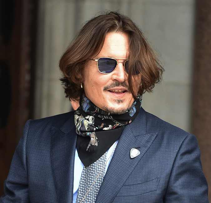 Johnny Depp alega que imagens da polícia provariam sua inocência em caso de agressão à Amber Heard