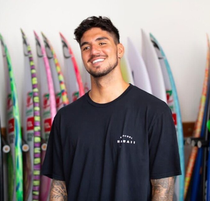 Gabriel Medina vence prova na Austrália, não recebe parabéns da família e manda suposta indireta: <i>Não estou sozinho</i>