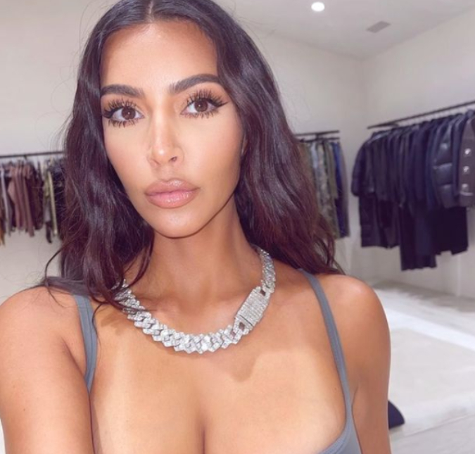 Kim Kardashian está sendo bajulada por bilionários e membros da realeza, saiba mais!