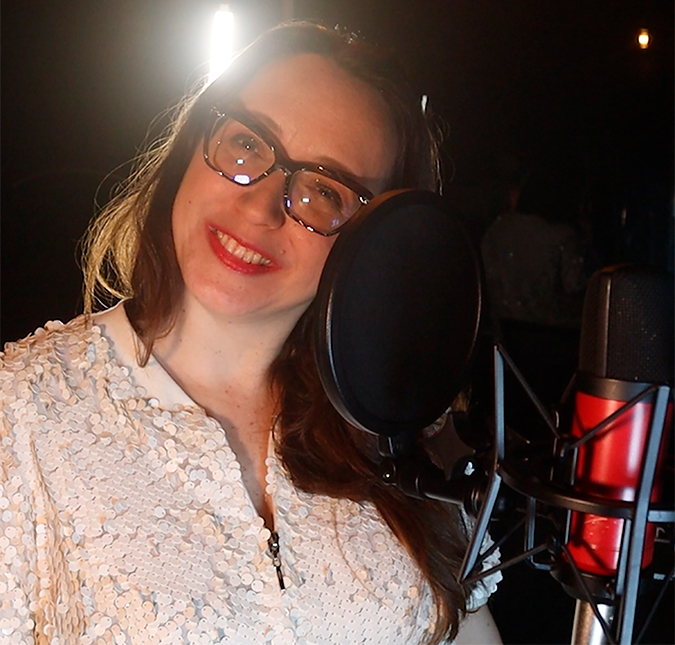 Tati Pinheiro, jurada do <i>Canta Comigo Teen</i>, celebra 40 anos de carreira com música inédita: <i>- Grande alegria poder comemorar</i>