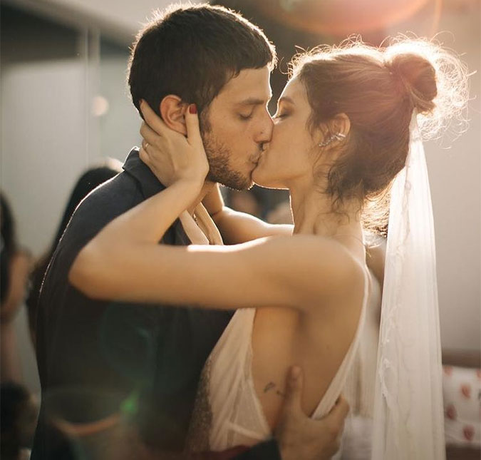 Chay Suede se declara para Laura Neiva: <i> Dona do meu coração e do meu desejo</i>