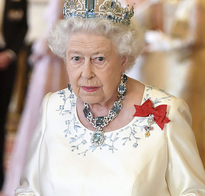 Rainha Ellizabeth II compartilha mensagem em seu primeiro aniversário sem a companhia de príncipe Philip