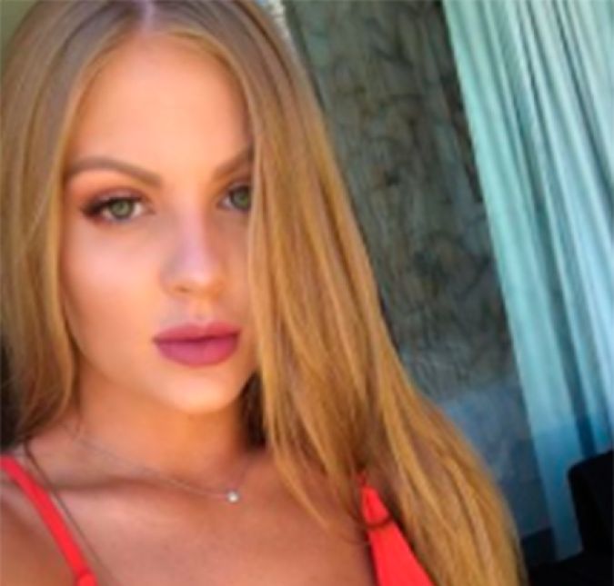 Luísa nem sempre teve o cabelo platinado! A cantora, que vez ou outra aposta no lace, também já fez muito sucesso quando aparecia com as madeixas em tons de mel, como no clique acima, postado em suas redes sociais em fevereiro de 2018. Luísa nem sempre teve o cabelo platinado! A cantora, que vez ou outra aposta no lace, também já fez muito sucesso quando aparecia com as madeixas em tons de mel, como no clique acima, postado em suas redes sociais em fevereiro de 2018.