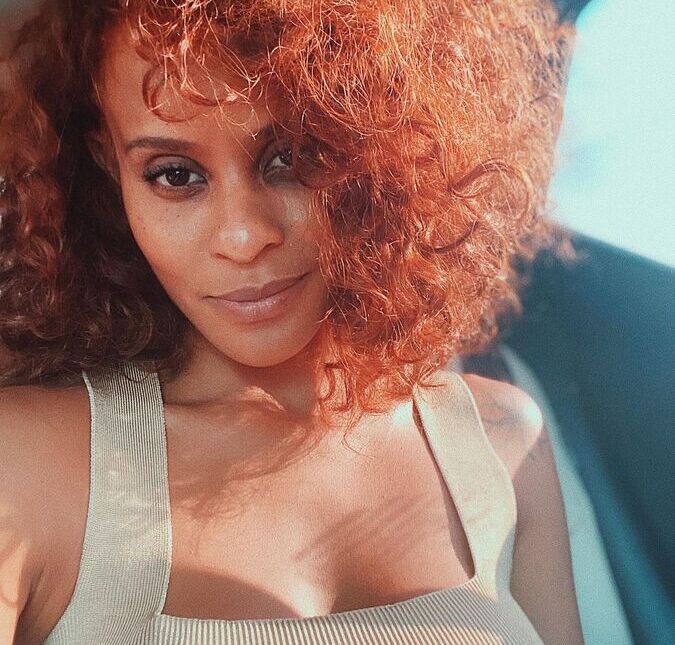 Aline Wirley, ex-Rouge, erra no tom e fica com cabelo laranja!