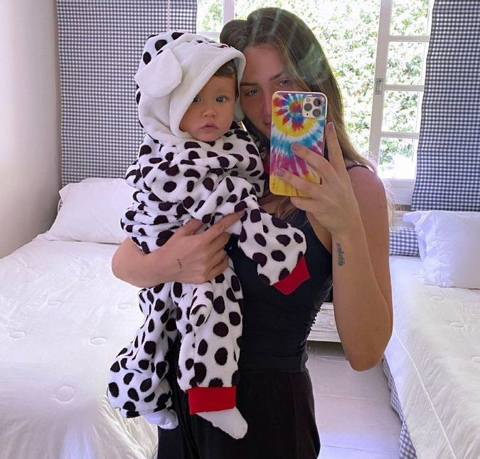 Giovanna Ewbank posta foto de Zyan vestido de cachorro e <i>web</i> se derrete!