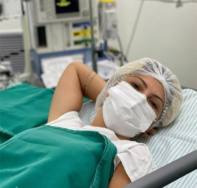 Antonia Fontenelle precisa fazer cirurgia para troca de prótese de silicone após sentir fortes dores no seio