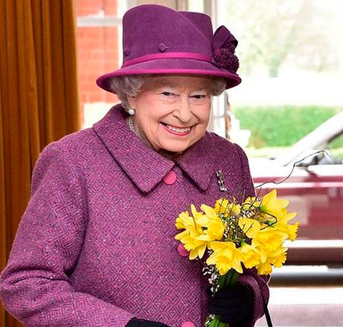 Rainha Elizabeth II realiza primeiros compromissos após funeral de príncipe Philip, diz <i>site</i>